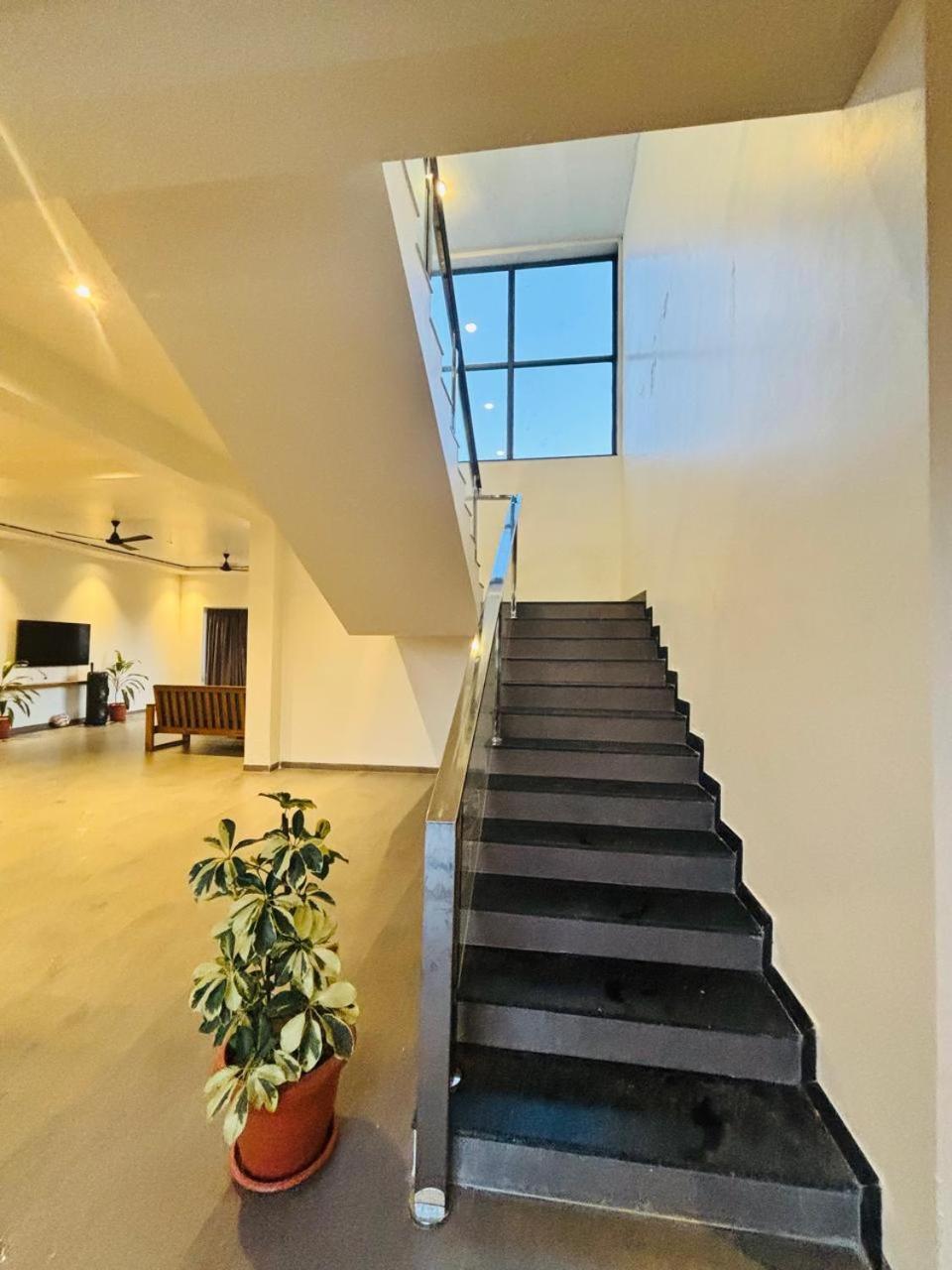 Mount Lake Villa Resort 伊加特普里 外观 照片